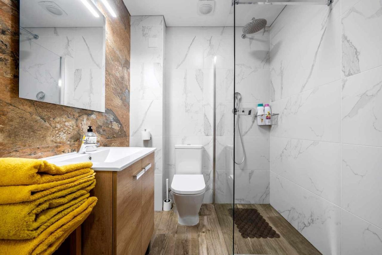 Apartments Lilia เรวส์ ห้อง รูปภาพ