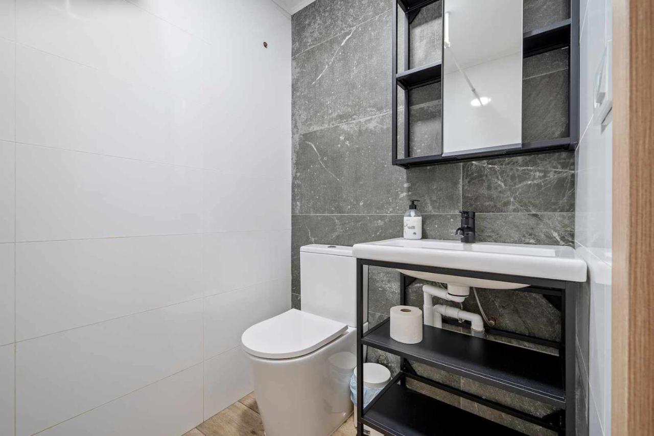 Apartments Lilia เรวส์ ห้อง รูปภาพ